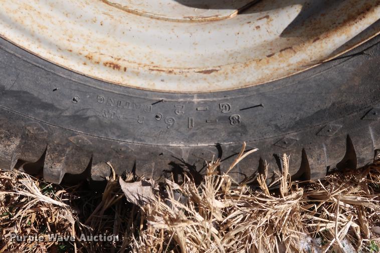 image for item DD9535 Ford 1100 MFWD tractor