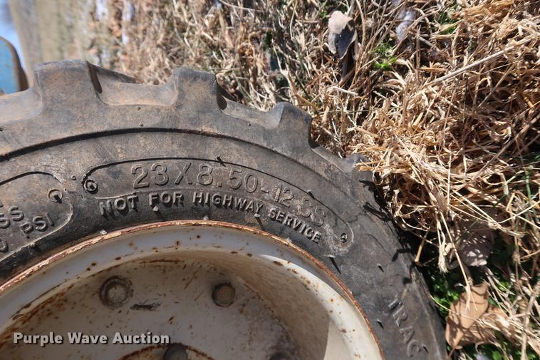 image for item DD9535 Ford 1100 MFWD tractor