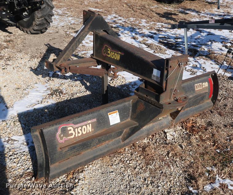 Bison NVH210 blade in Lawson, MO Item DD9542 sold Purple Wave