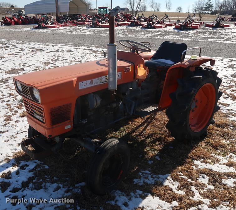 image for item DD9544 Kubota L2000 tractor