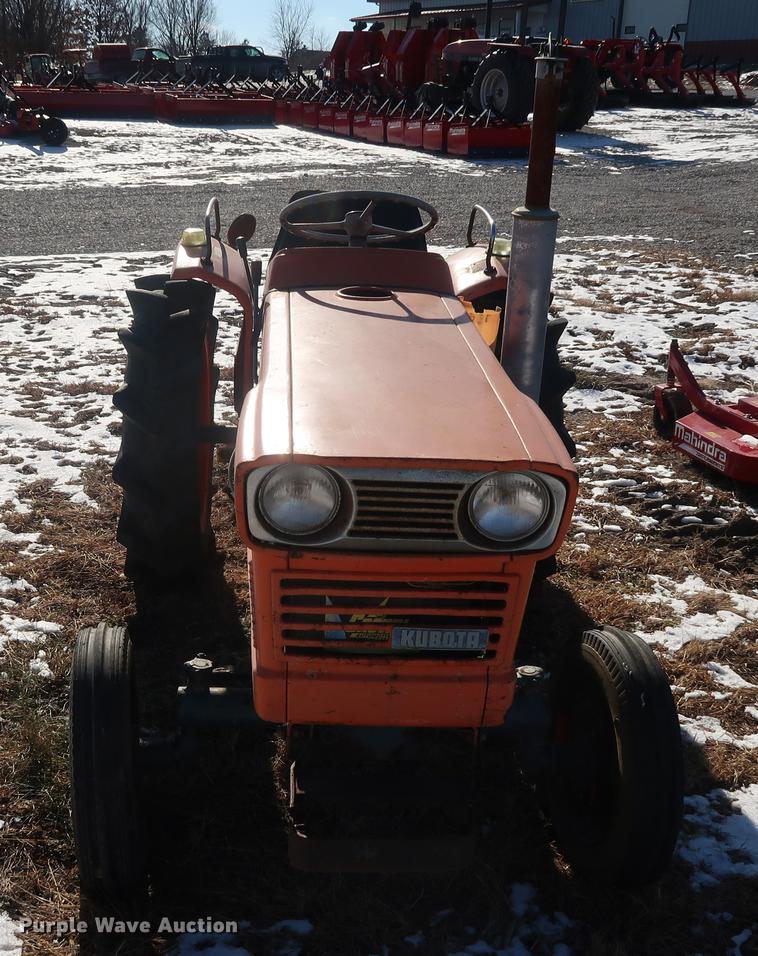 image for item DD9544 Kubota L2000 tractor