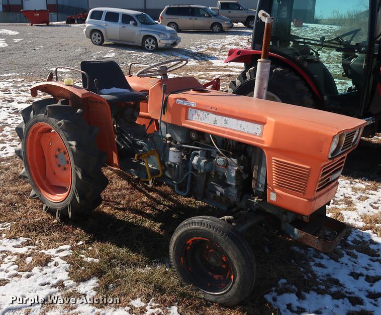 image for item DD9544 Kubota L2000 tractor