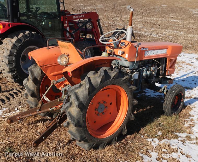 image for item DD9544 Kubota L2000 tractor