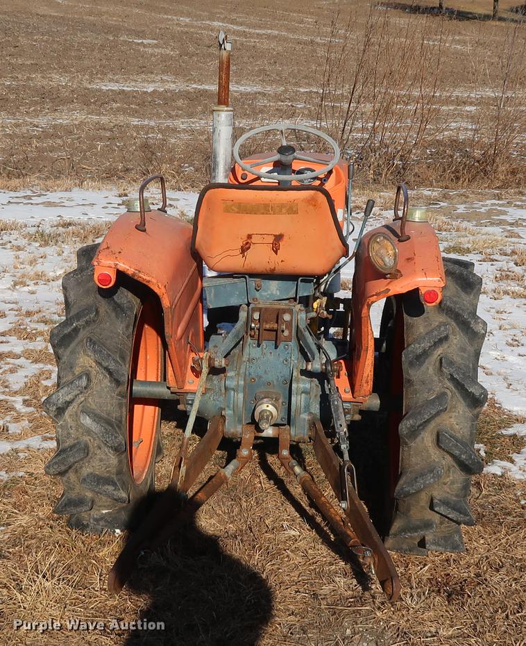 image for item DD9544 Kubota L2000 tractor