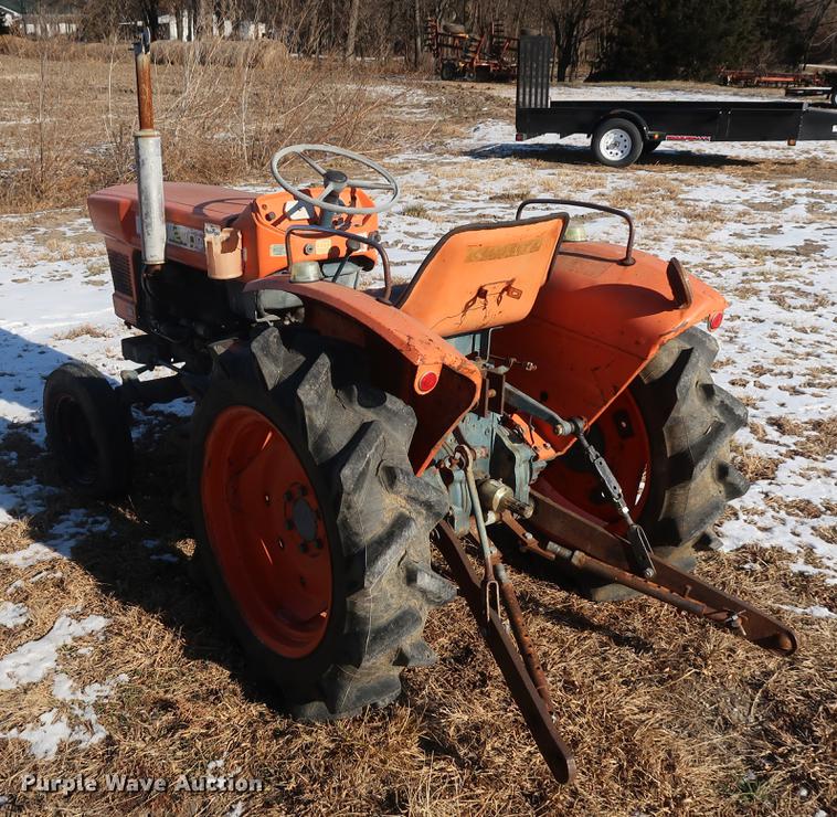 image for item DD9544 Kubota L2000 tractor