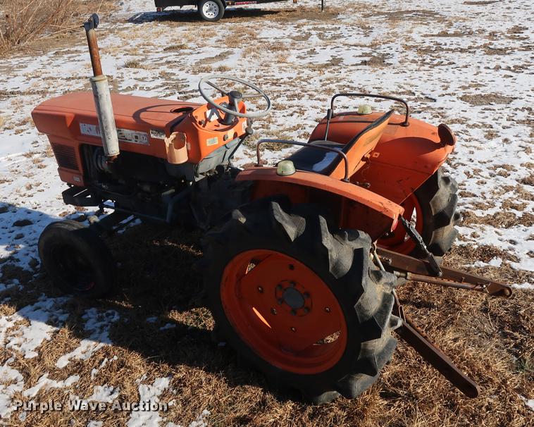 image for item DD9544 Kubota L2000 tractor