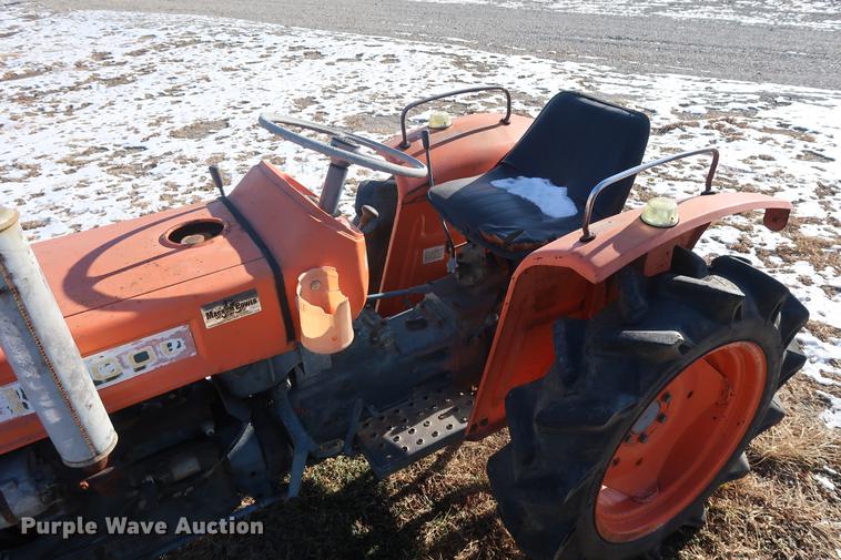 image for item DD9544 Kubota L2000 tractor