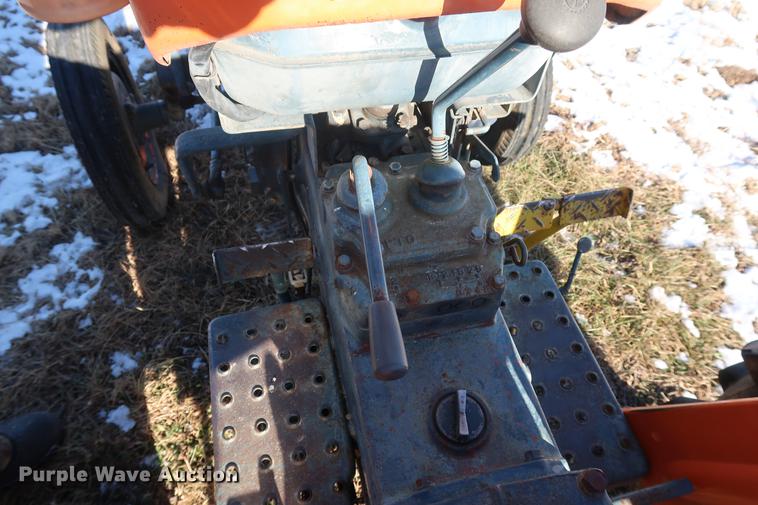 image for item DD9544 Kubota L2000 tractor