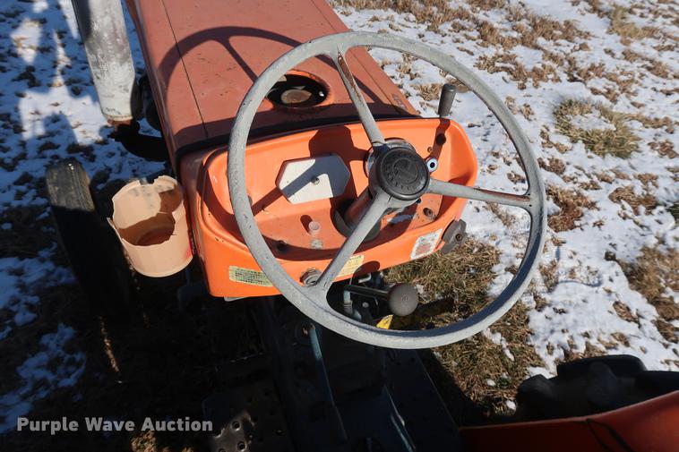 image for item DD9544 Kubota L2000 tractor