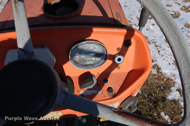 image for item DD9544 Kubota L2000 tractor