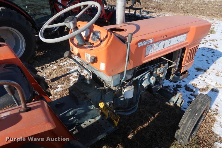 image for item DD9544 Kubota L2000 tractor