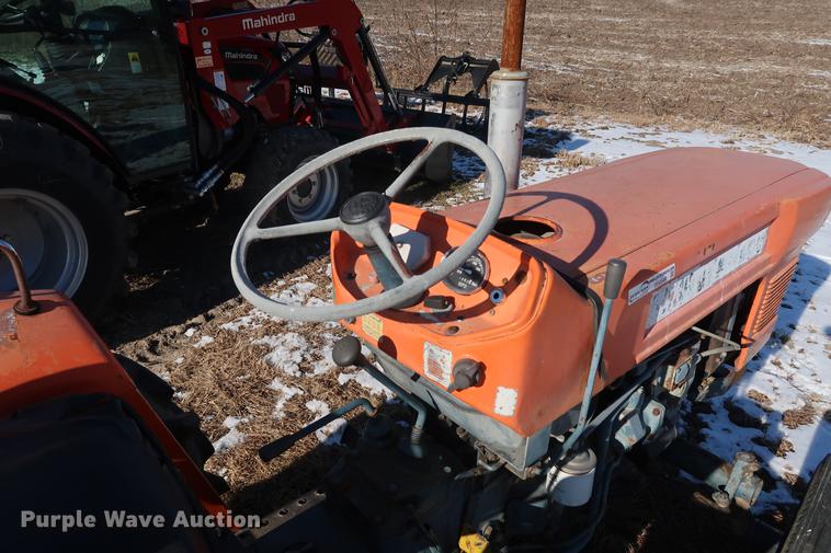 image for item DD9544 Kubota L2000 tractor