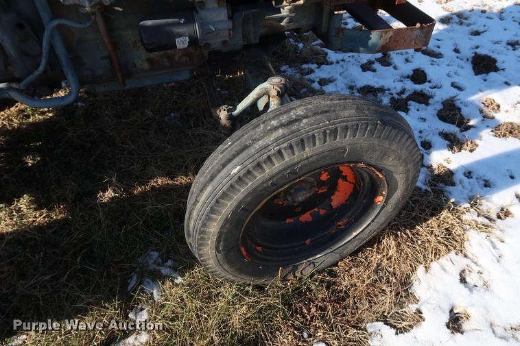 image for item DD9544 Kubota L2000 tractor