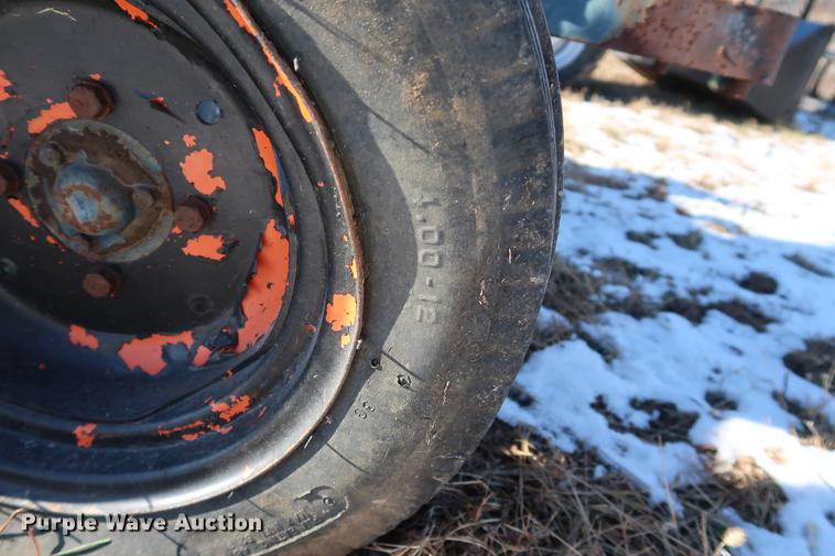 image for item DD9544 Kubota L2000 tractor