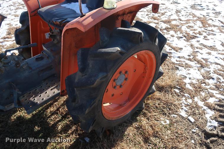 image for item DD9544 Kubota L2000 tractor