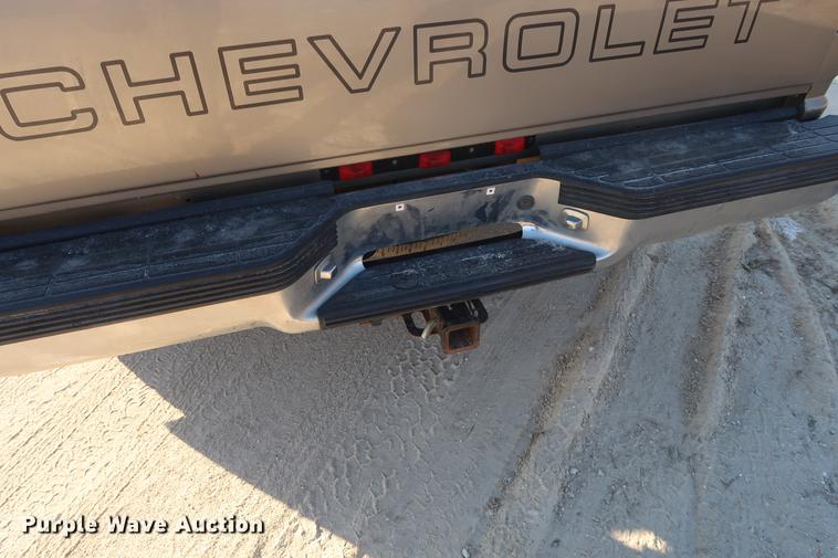 image for item DD9551 1999 Chevrolet 3500 Crew Cab pickup truck