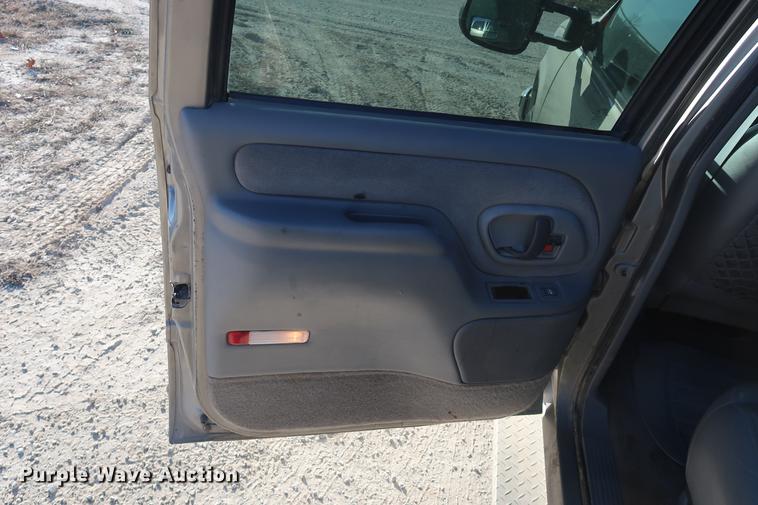 image for item DD9551 1999 Chevrolet 3500 Crew Cab pickup truck