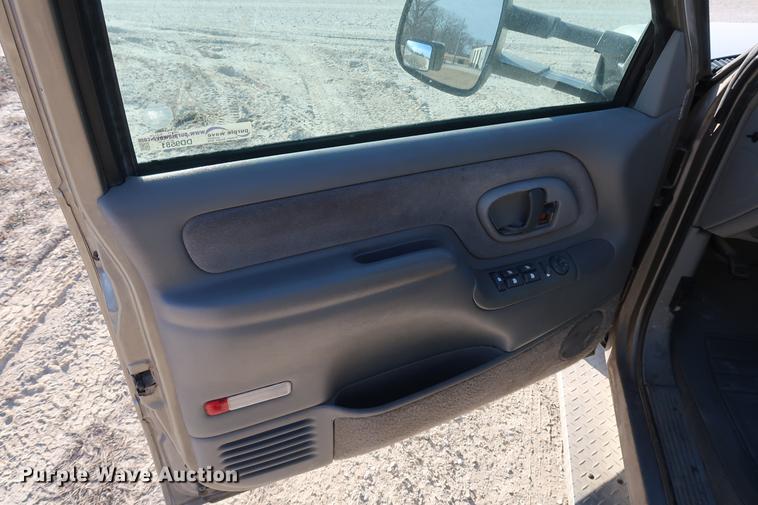 image for item DD9551 1999 Chevrolet 3500 Crew Cab pickup truck