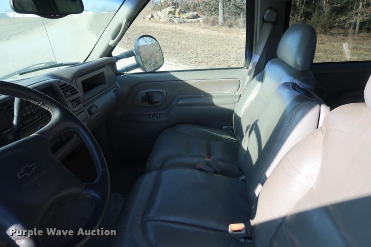 image for item DD9551 1999 Chevrolet 3500 Crew Cab pickup truck