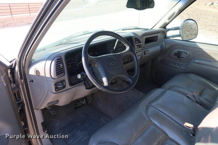 image for item DD9551 1999 Chevrolet 3500 Crew Cab pickup truck