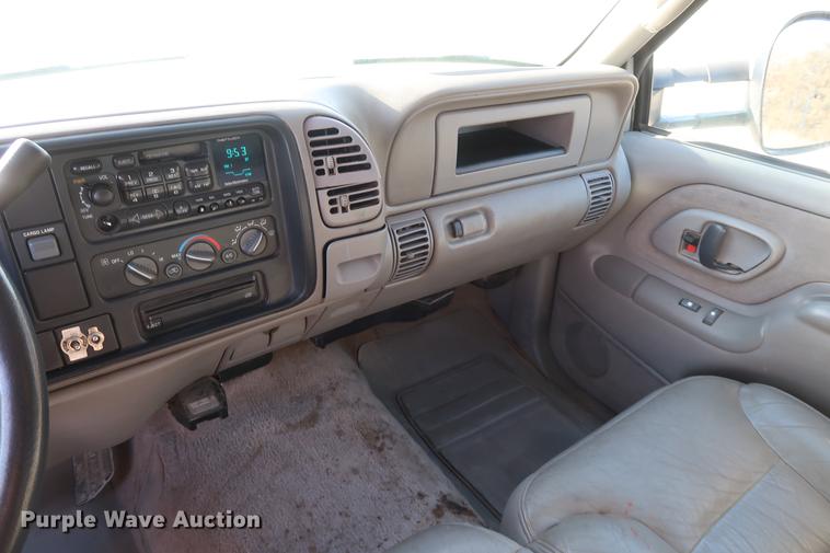 image for item DD9551 1999 Chevrolet 3500 Crew Cab pickup truck