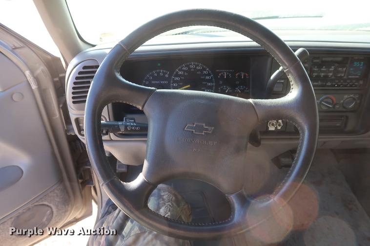 image for item DD9551 1999 Chevrolet 3500 Crew Cab pickup truck