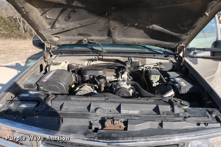 image for item DD9551 1999 Chevrolet 3500 Crew Cab pickup truck