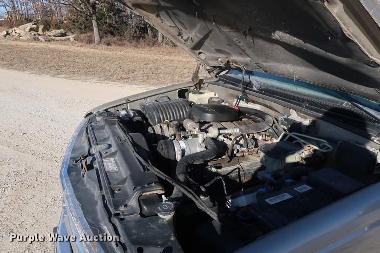 image for item DD9551 1999 Chevrolet 3500 Crew Cab pickup truck