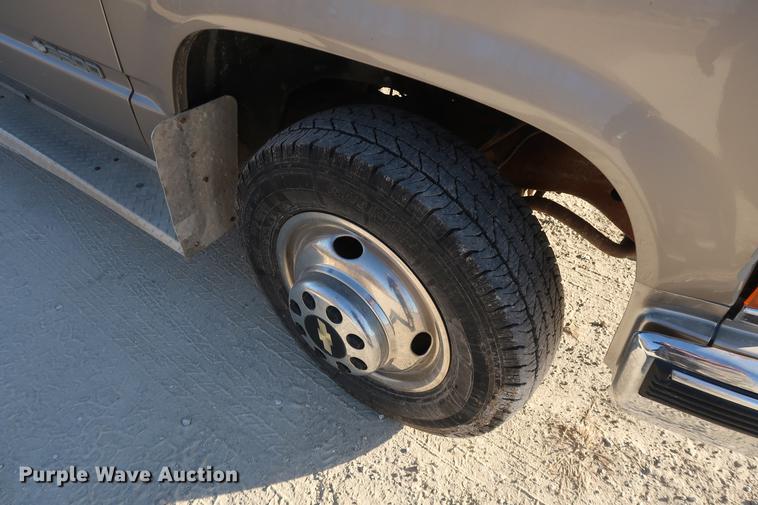 image for item DD9551 1999 Chevrolet 3500 Crew Cab pickup truck