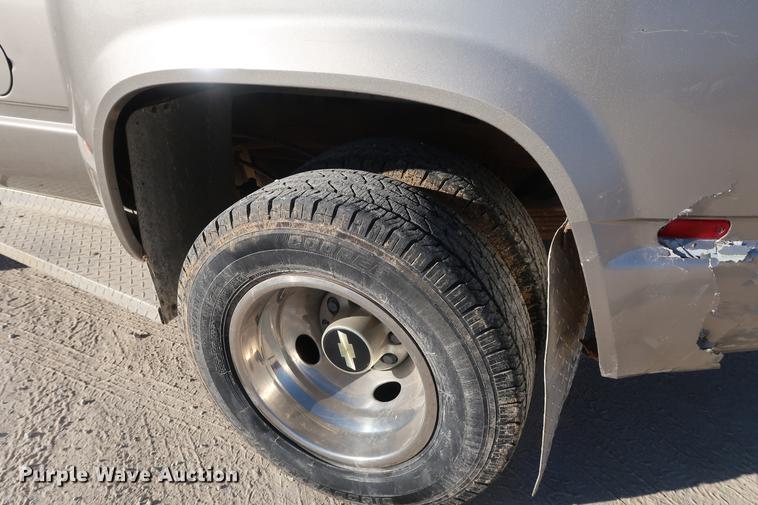image for item DD9551 1999 Chevrolet 3500 Crew Cab pickup truck