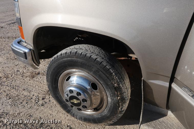 image for item DD9551 1999 Chevrolet 3500 Crew Cab pickup truck