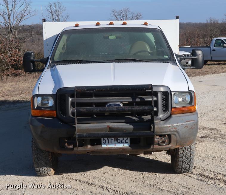 image for item DD9552 2000 Ford F350 Super Duty flatbed pickup truck