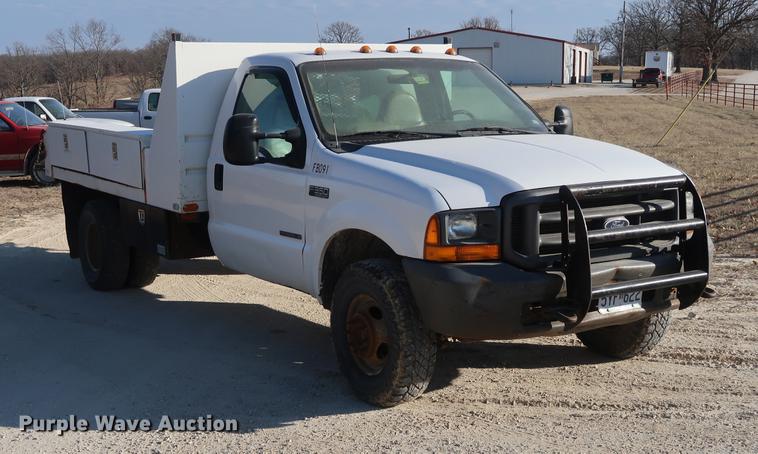 image for item DD9552 2000 Ford F350 Super Duty flatbed pickup truck