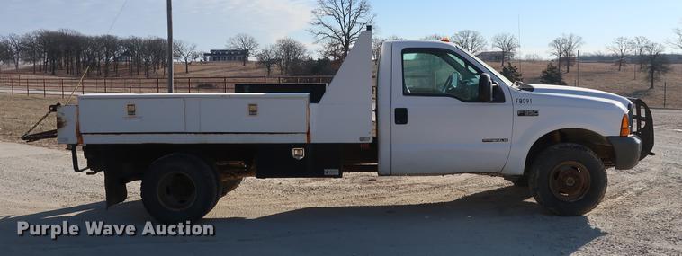 image for item DD9552 2000 Ford F350 Super Duty flatbed pickup truck