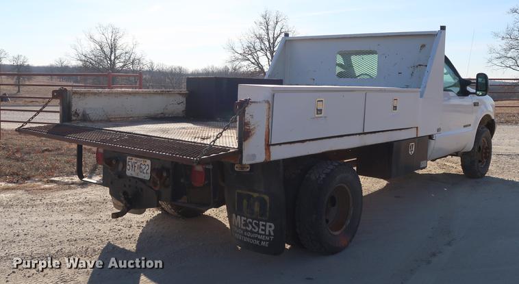 image for item DD9552 2000 Ford F350 Super Duty flatbed pickup truck