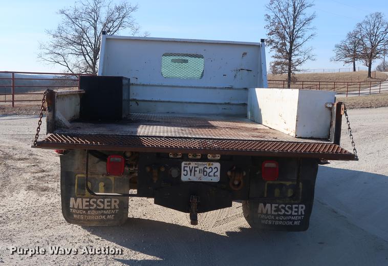 image for item DD9552 2000 Ford F350 Super Duty flatbed pickup truck