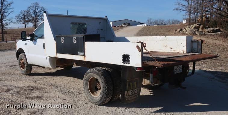 image for item DD9552 2000 Ford F350 Super Duty flatbed pickup truck