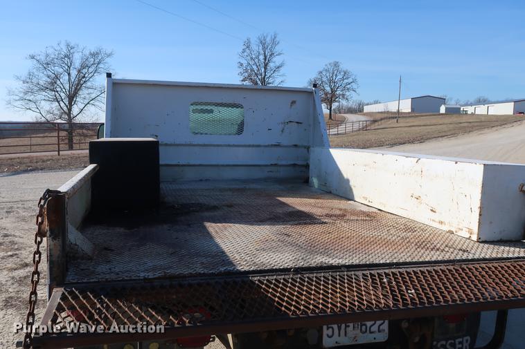 image for item DD9552 2000 Ford F350 Super Duty flatbed pickup truck