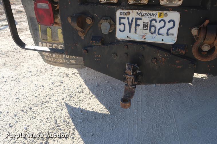 image for item DD9552 2000 Ford F350 Super Duty flatbed pickup truck