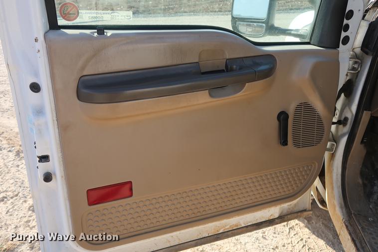 image for item DD9552 2000 Ford F350 Super Duty flatbed pickup truck