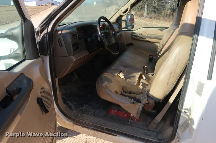 image for item DD9552 2000 Ford F350 Super Duty flatbed pickup truck