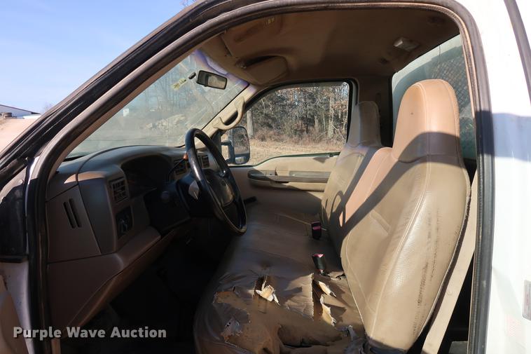 image for item DD9552 2000 Ford F350 Super Duty flatbed pickup truck