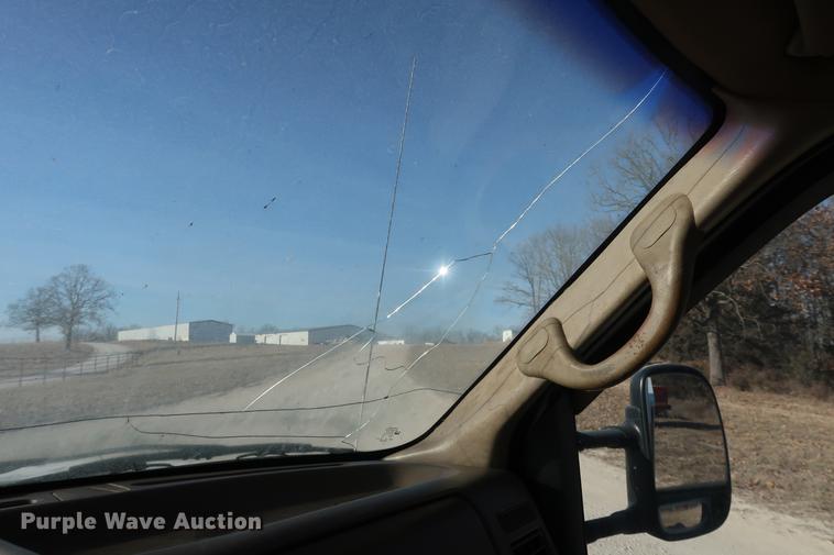 image for item DD9552 2000 Ford F350 Super Duty flatbed pickup truck