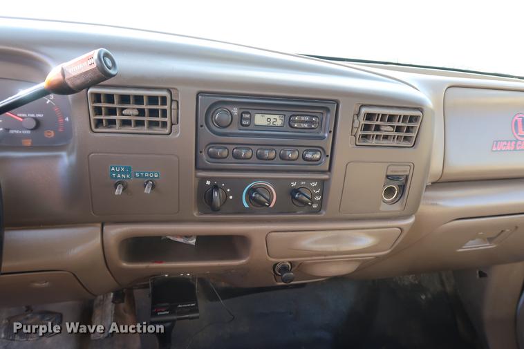 image for item DD9552 2000 Ford F350 Super Duty flatbed pickup truck