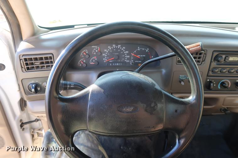 image for item DD9552 2000 Ford F350 Super Duty flatbed pickup truck