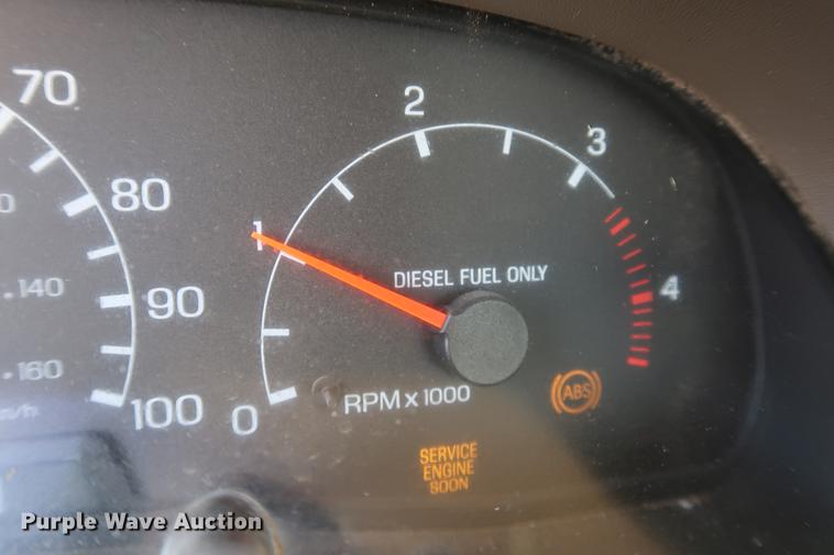 image for item DD9552 2000 Ford F350 Super Duty flatbed pickup truck