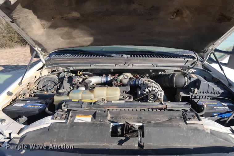 image for item DD9552 2000 Ford F350 Super Duty flatbed pickup truck