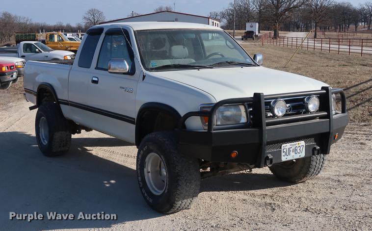 image for item DD9553 1996 Toyota T100 SR5 XtraCab pickup truck