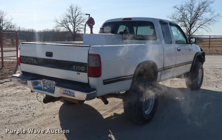 image for item DD9553 1996 Toyota T100 SR5 XtraCab pickup truck