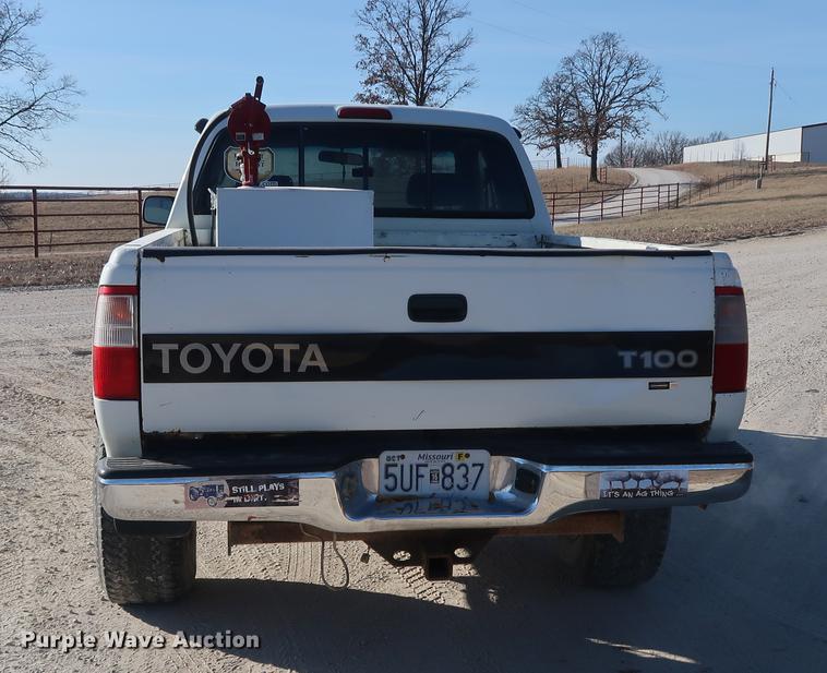 image for item DD9553 1996 Toyota T100 SR5 XtraCab pickup truck